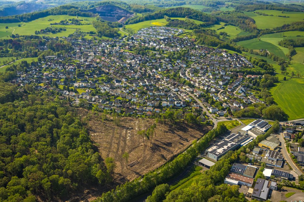 Luftaufnahme Herdringen - Wohngebiet - Mischbebauung der Mehr- und Einfamilienhaussiedlung in Herdringen im Bundesland Nordrhein-Westfalen, Deutschland