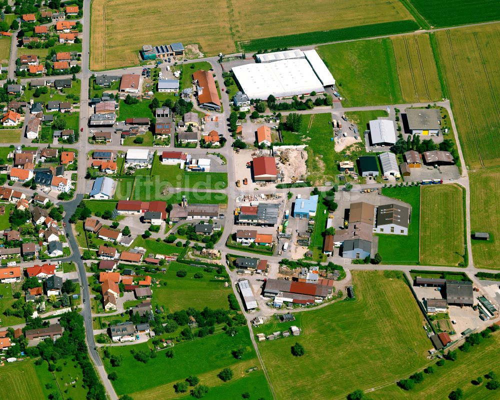 Hirrlingen von oben - Wohngebiet - Mischbebauung der Mehr- und Einfamilienhaussiedlung in Hirrlingen im Bundesland Baden-Württemberg, Deutschland