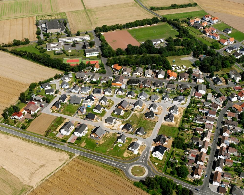 Holzheim aus der Vogelperspektive: Wohngebiet - Mischbebauung der Mehr- und Einfamilienhaussiedlung in Holzheim im Bundesland Hessen, Deutschland