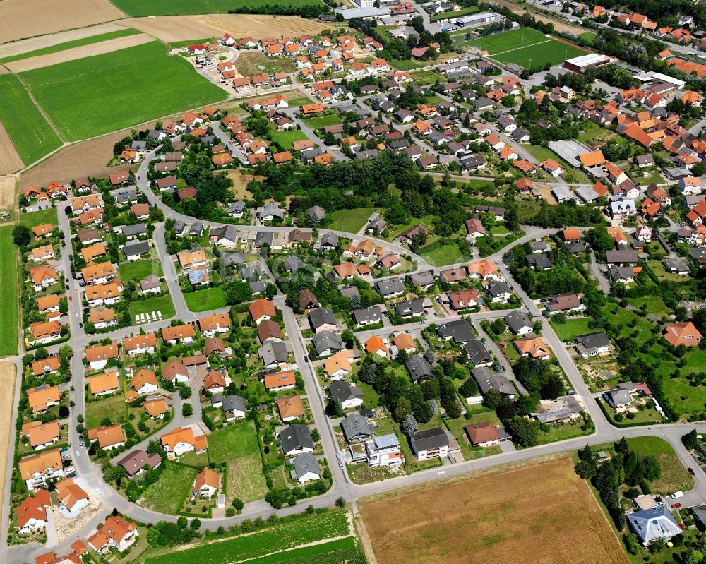 Ittlingen von oben - Wohngebiet - Mischbebauung der Mehr- und Einfamilienhaussiedlung in Ittlingen im Bundesland Baden-Württemberg, Deutschland