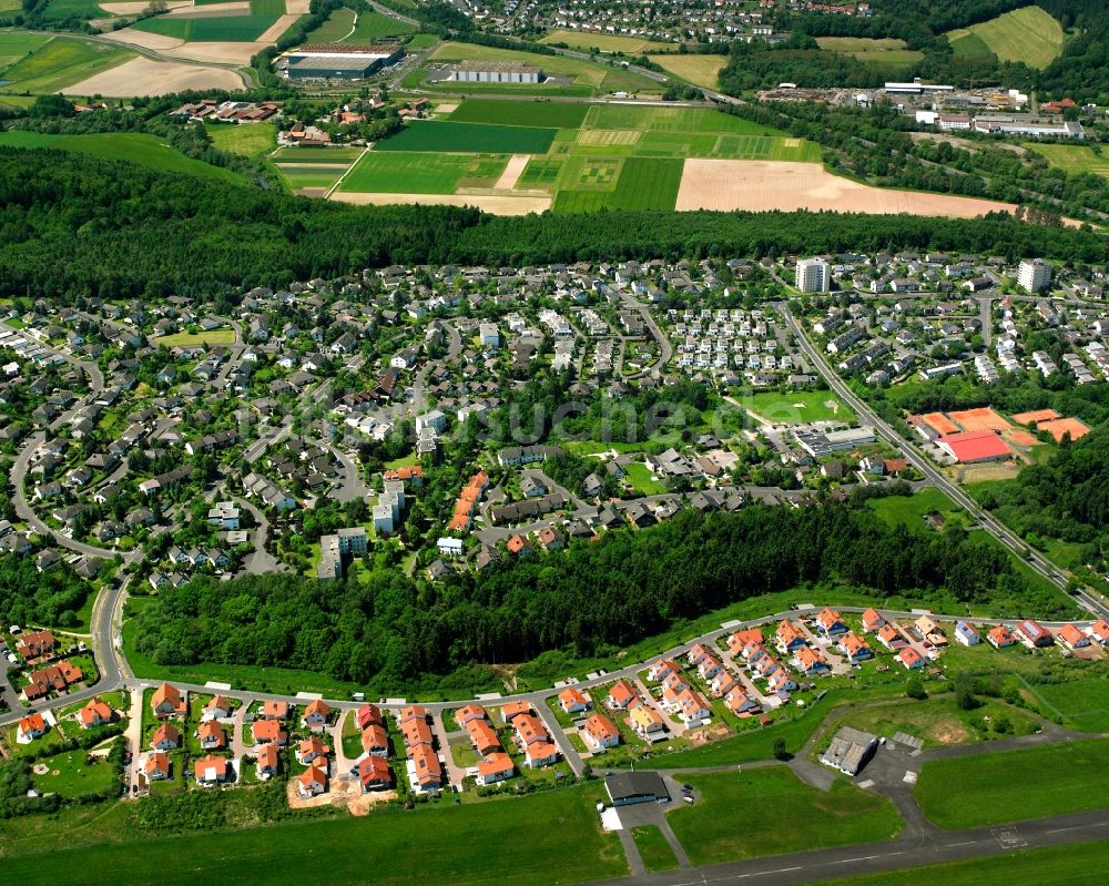 Luftaufnahme Johannesberg - Wohngebiet - Mischbebauung der Mehr- und Einfamilienhaussiedlung in Johannesberg im Bundesland Hessen, Deutschland