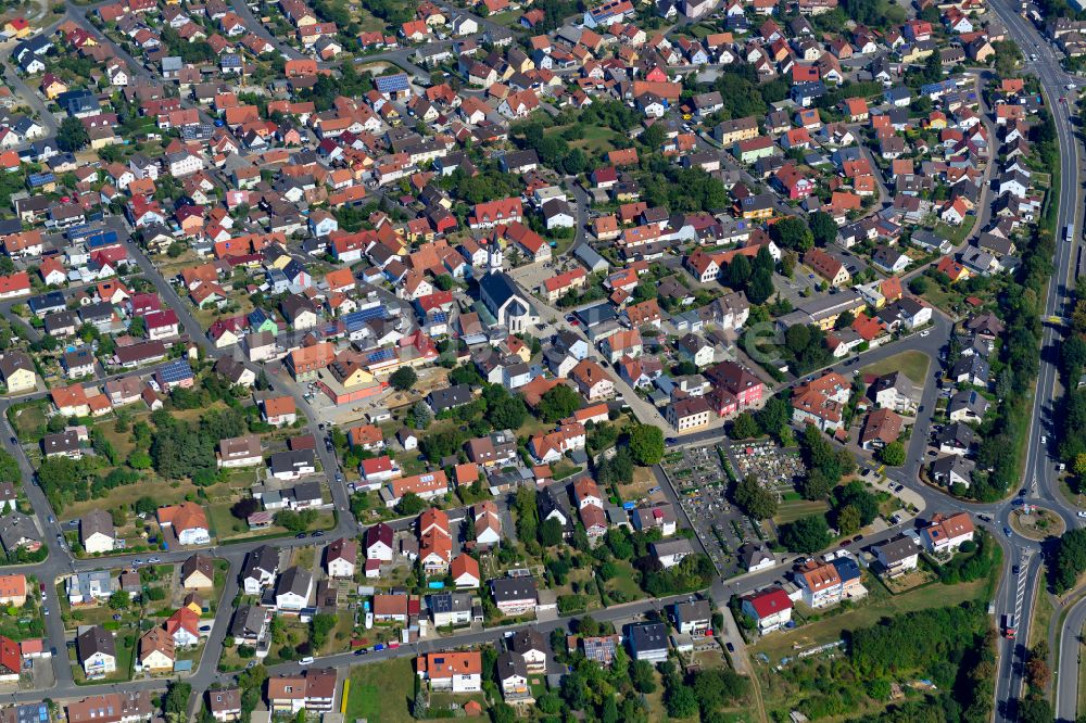 Kist von oben - Wohngebiet - Mischbebauung der Mehr- und Einfamilienhaussiedlung in Kist im Bundesland Bayern, Deutschland