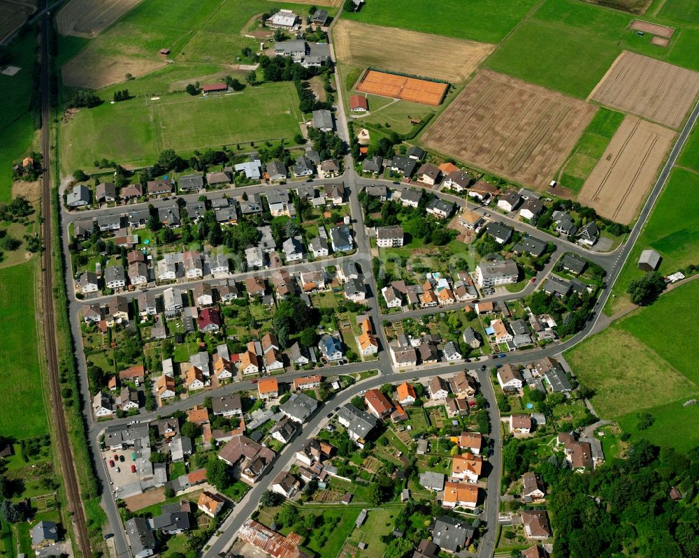 Luftaufnahme Langsdorf - Wohngebiet - Mischbebauung der Mehr- und Einfamilienhaussiedlung in Langsdorf im Bundesland Hessen, Deutschland