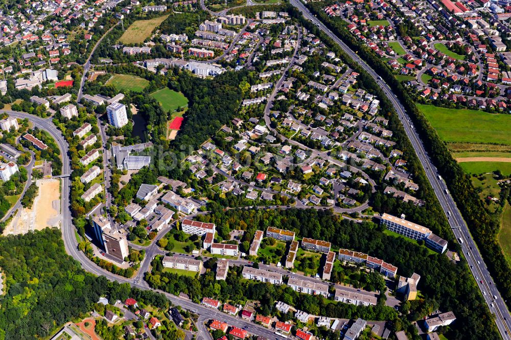 Lengfeld von oben - Wohngebiet - Mischbebauung der Mehr- und Einfamilienhaussiedlung in Lengfeld im Bundesland Bayern, Deutschland