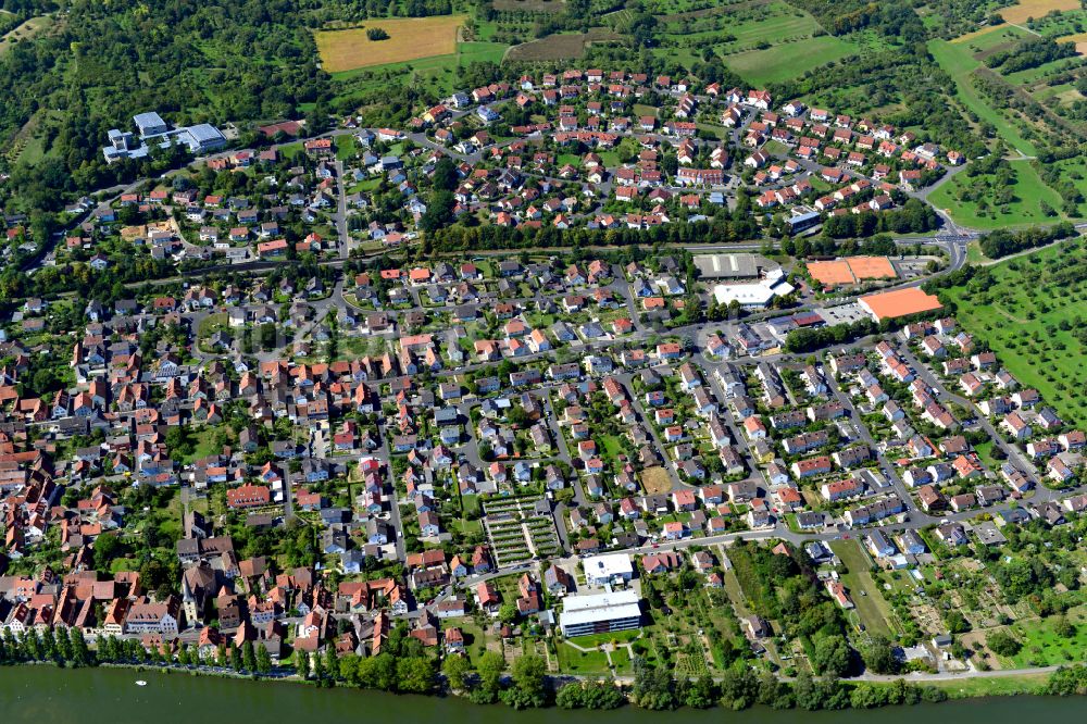 Luftbild Margetshöchheim - Wohngebiet - Mischbebauung der Mehr- und Einfamilienhaussiedlung in Margetshöchheim im Bundesland Bayern, Deutschland