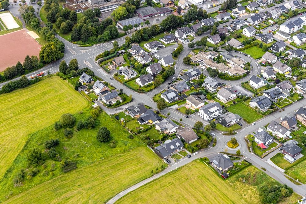 Luftbild Brilon - Wohngebiet - Mischbebauung der Mehr- und Einfamilienhaussiedlung am Müggenborn in Brilon im Bundesland Nordrhein-Westfalen, Deutschland