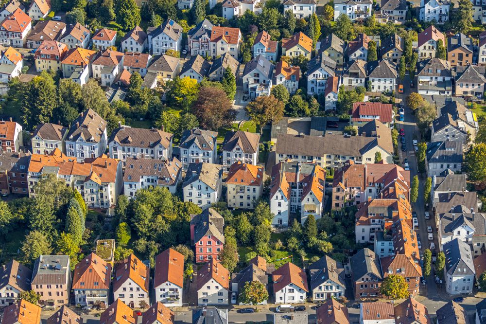 Mitte von oben - Wohngebiet - Mischbebauung der Mehr- und Einfamilienhaussiedlung in Mitte im Bundesland Nordrhein-Westfalen, Deutschland