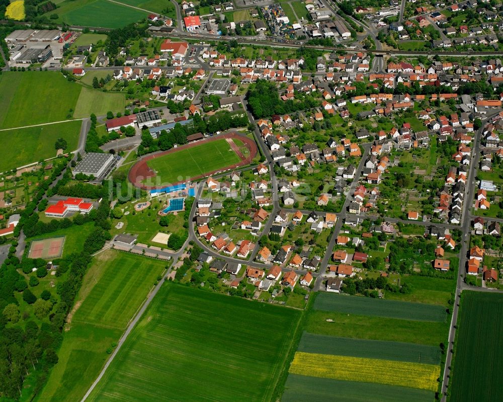 Luftaufnahme Obersuhl - Wohngebiet - Mischbebauung der Mehr- und Einfamilienhaussiedlung in Obersuhl im Bundesland Hessen, Deutschland