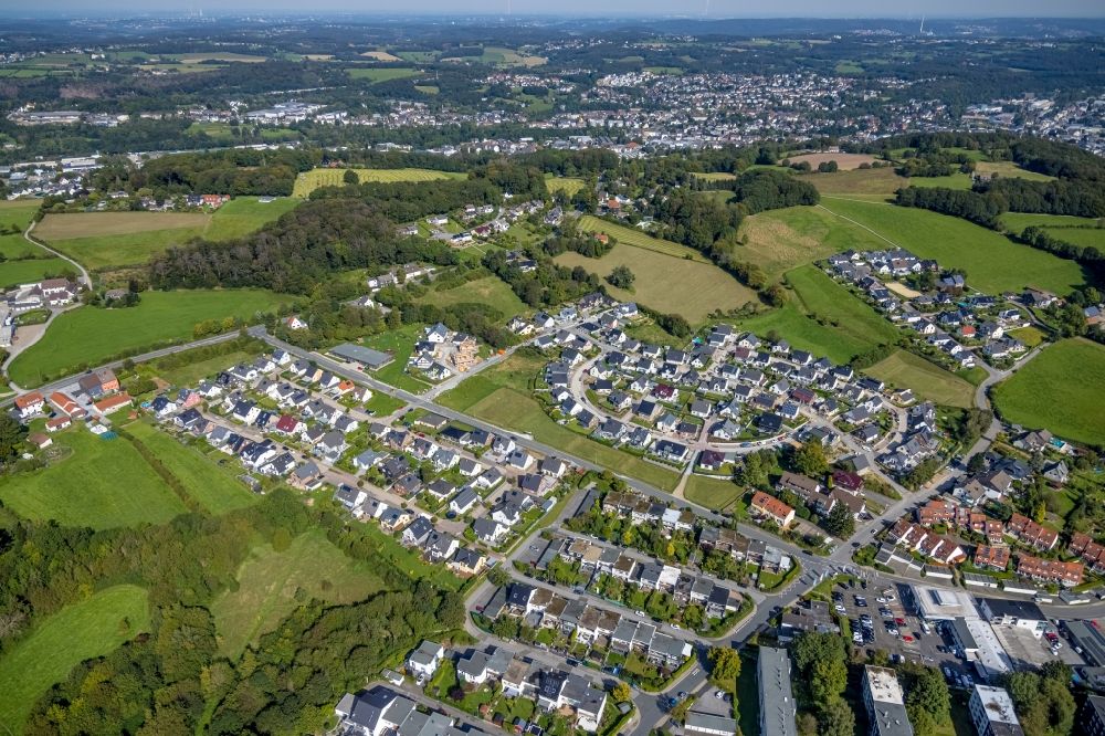 Luftbild Oelkinghausen - Wohngebiet - Mischbebauung der Mehr- und Einfamilienhaussiedlung in Oelkinghausen im Bundesland Nordrhein-Westfalen, Deutschland