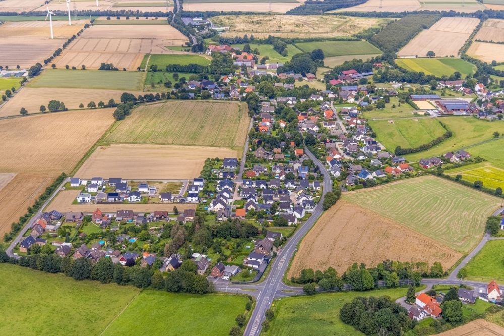 Luftaufnahme Ostbüren - Wohngebiet - Mischbebauung der Mehr- und Einfamilienhaussiedlung in Ostbüren im Bundesland Nordrhein-Westfalen, Deutschland