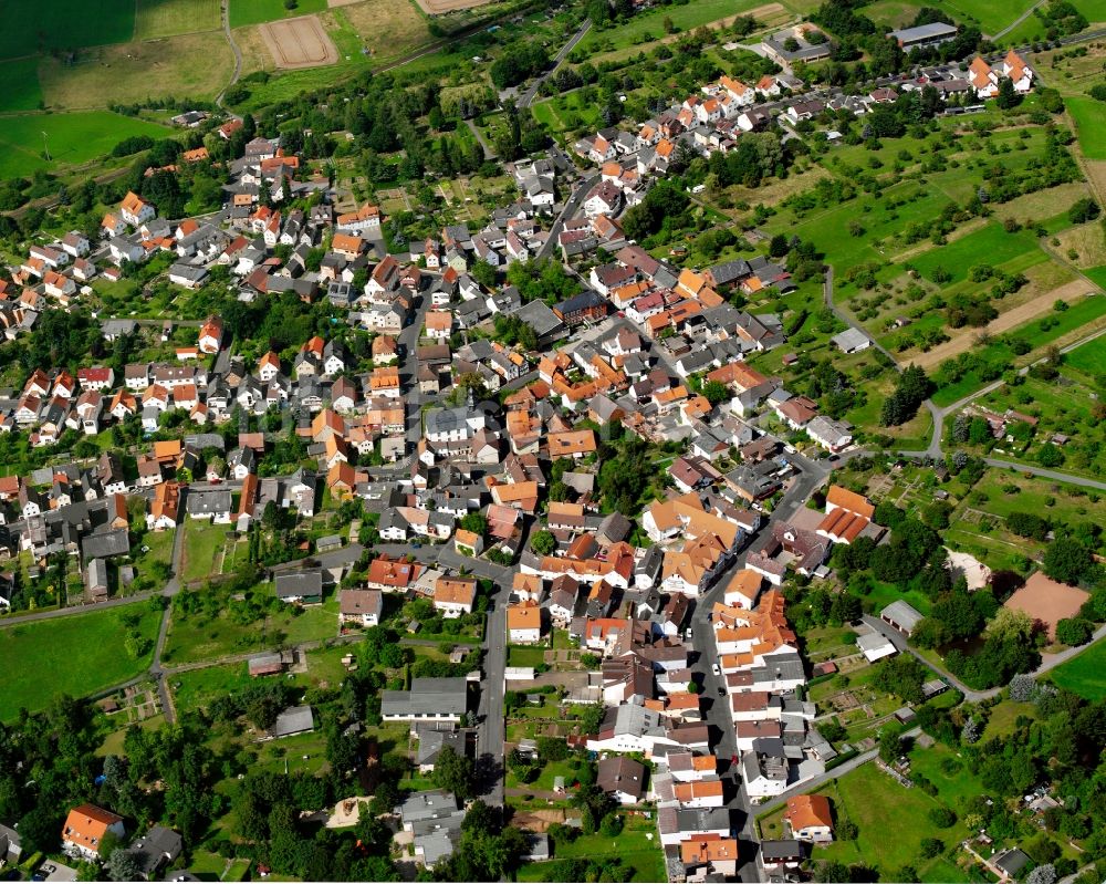 Luftaufnahme Rödgen - Wohngebiet - Mischbebauung der Mehr- und Einfamilienhaussiedlung in Rödgen im Bundesland Hessen, Deutschland