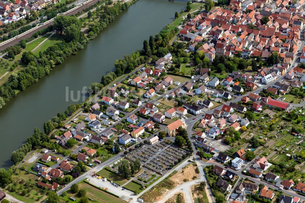 Luftaufnahme Retzbach - Wohngebiet - Mischbebauung der Mehr- und Einfamilienhaussiedlung in Retzbach im Bundesland Bayern, Deutschland