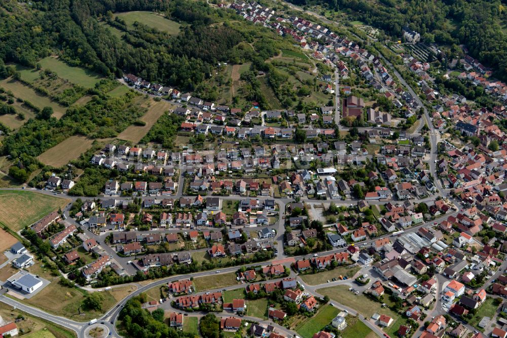 Retzbach aus der Vogelperspektive: Wohngebiet - Mischbebauung der Mehr- und Einfamilienhaussiedlung in Retzbach im Bundesland Bayern, Deutschland