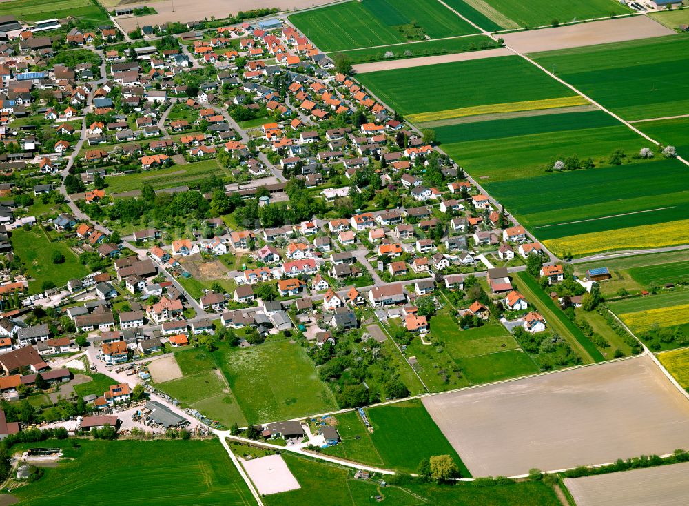 Rißtissen aus der Vogelperspektive: Wohngebiet - Mischbebauung der Mehr- und Einfamilienhaussiedlung in Rißtissen im Bundesland Baden-Württemberg, Deutschland