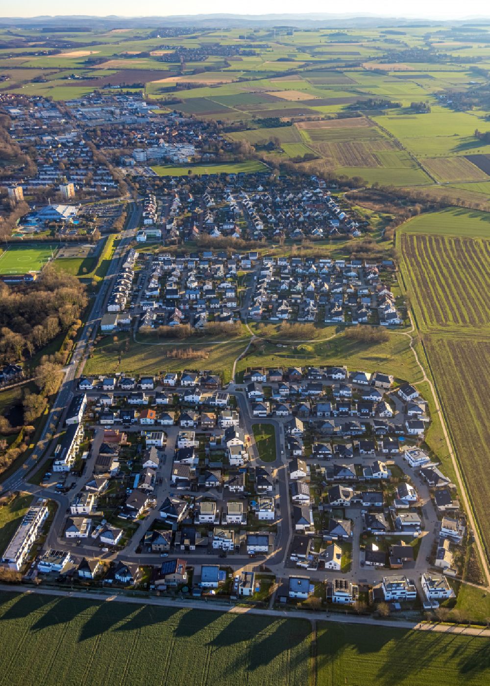 Luftaufnahme Soest - Wohngebiet - Mischbebauung der Mehr- und Einfamilienhaussiedlung in Soest im Bundesland Nordrhein-Westfalen, Deutschland