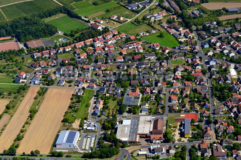 Thüngersheim aus der Vogelperspektive: Wohngebiet - Mischbebauung der Mehr- und Einfamilienhaussiedlung in Thüngersheim im Bundesland Bayern, Deutschland