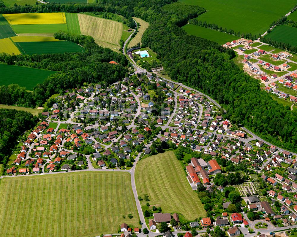 Warthausen von oben - Wohngebiet - Mischbebauung der Mehr- und Einfamilienhaussiedlung in Warthausen im Bundesland Baden-Württemberg, Deutschland