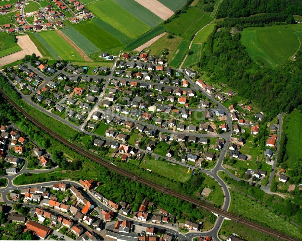 Luftaufnahme Weiterode - Wohngebiet - Mischbebauung der Mehr- und Einfamilienhaussiedlung in Weiterode im Bundesland Hessen, Deutschland