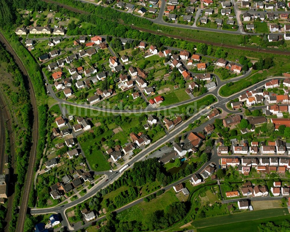 Weiterode von oben - Wohngebiet - Mischbebauung der Mehr- und Einfamilienhaussiedlung in Weiterode im Bundesland Hessen, Deutschland