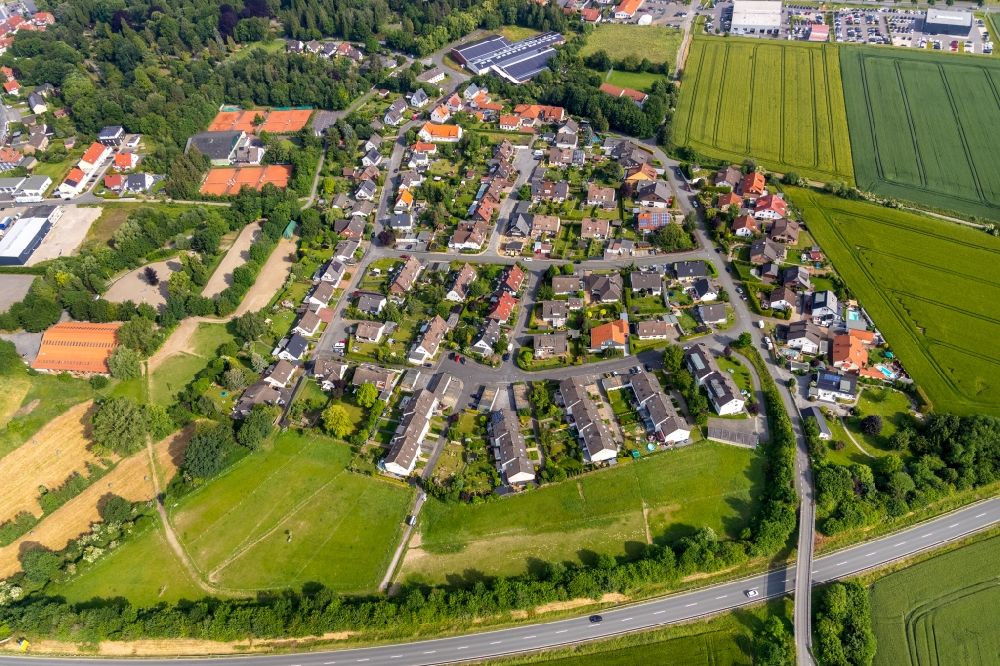 Luftaufnahme Werl - Wohngebiet - Mischbebauung der Mehr- und Einfamilienhaussiedlung in Werl im Bundesland Nordrhein-Westfalen, Deutschland