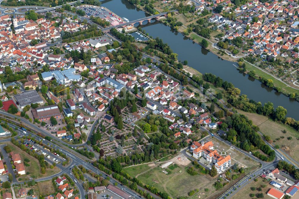 Wombach von oben - Wohngebiet - Mischbebauung der Mehr- und Einfamilienhaussiedlung in Wombach im Bundesland Bayern, Deutschland