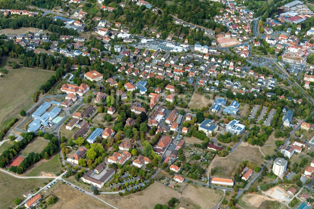 Wombach aus der Vogelperspektive: Wohngebiet - Mischbebauung der Mehr- und Einfamilienhaussiedlung in Wombach im Bundesland Bayern, Deutschland