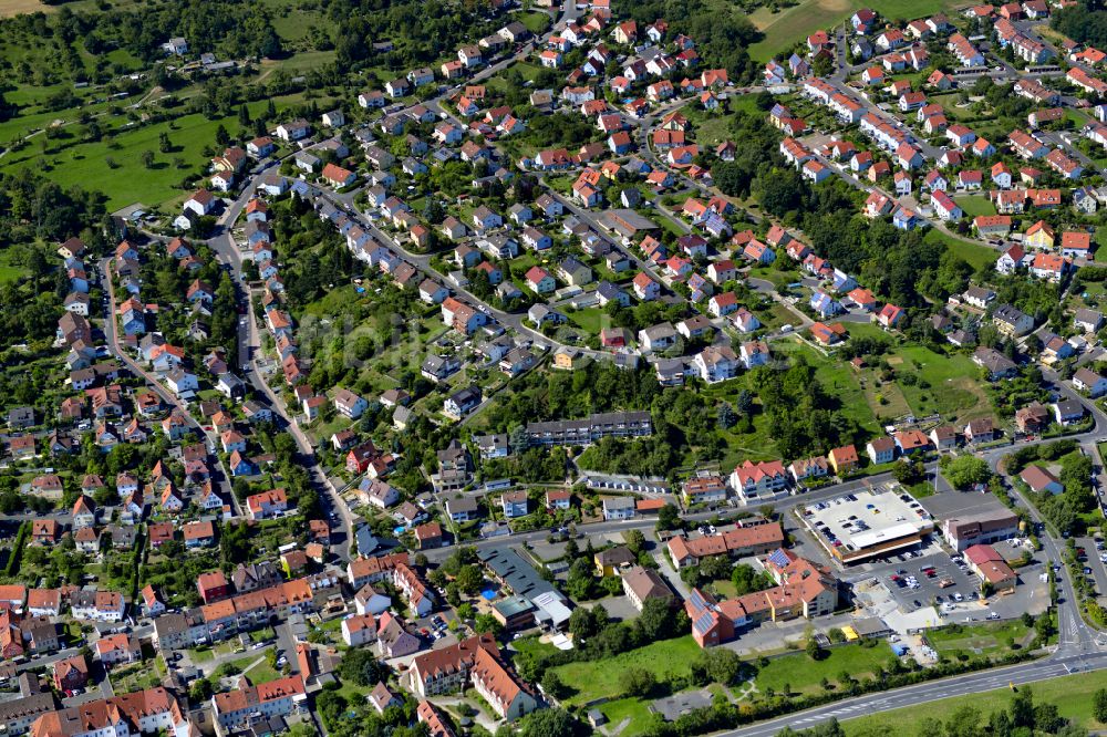 Zell am Main von oben - Wohngebiet - Mischbebauung der Mehr- und Einfamilienhaussiedlung in Zell am Main im Bundesland Bayern, Deutschland