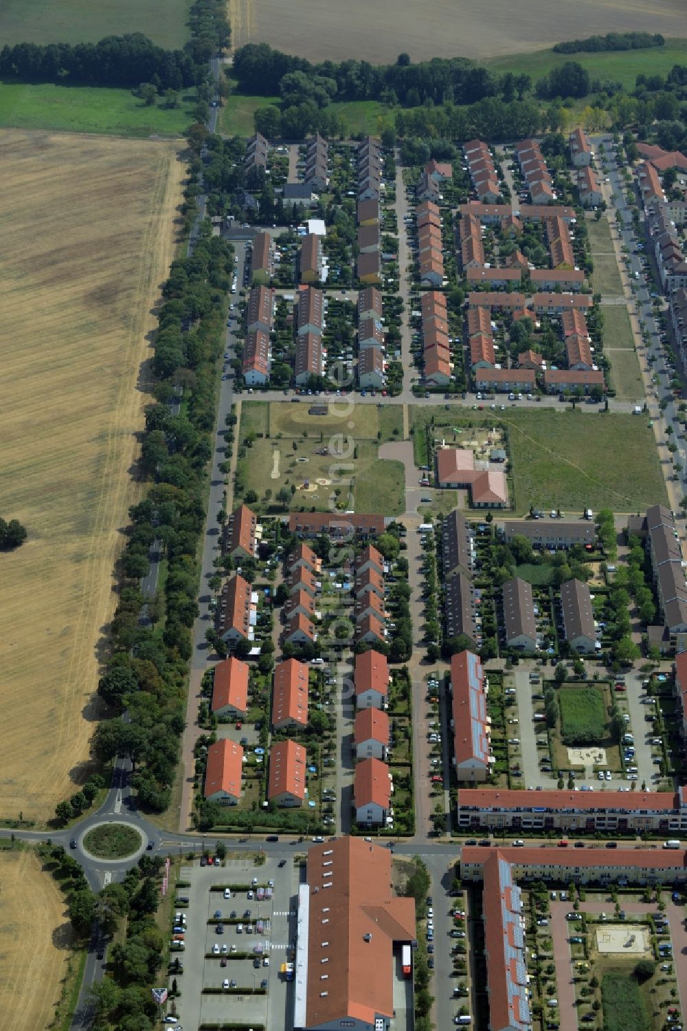 Hoppegarten aus der Vogelperspektive: Wohngebiet am nordöstlichen Rand von Hoppegarten im Bundesland Brandenburg
