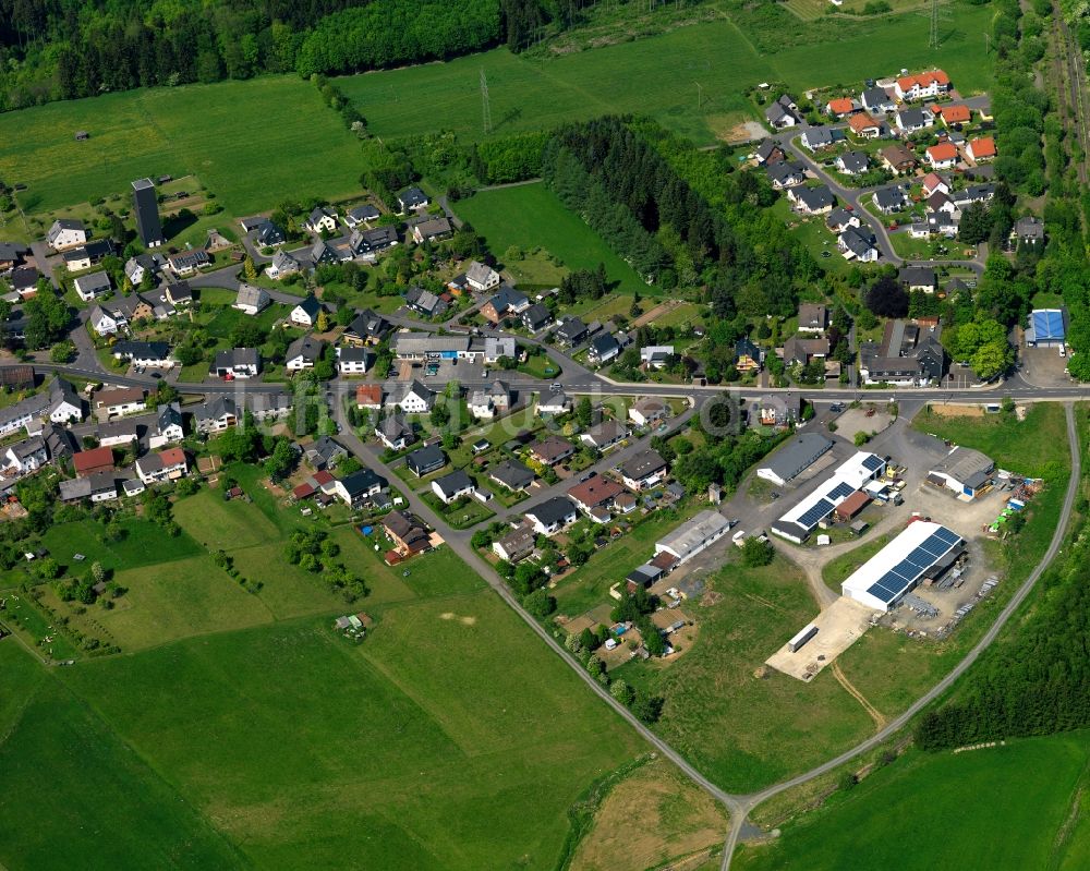 Höhn aus der Vogelperspektive: Wohngebiet in der Ortsgemeinde Höhn im Bundesland Rheinland-Pfalz