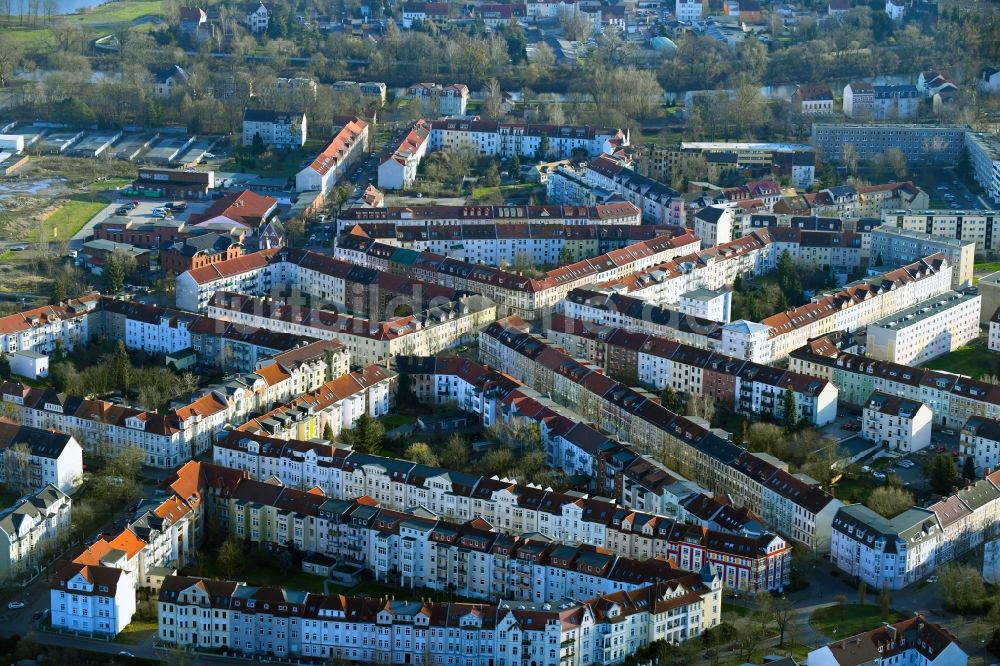 Luftbild Dessau-Roßlau - Wohngebiet einer Reihenhaus- Siedlung Albrechtstraße - Karlstraße - Lessingstraße - Kantstraße - Rabestraße in Dessau im Bundesland Sachsen-Anhalt, Deutschland