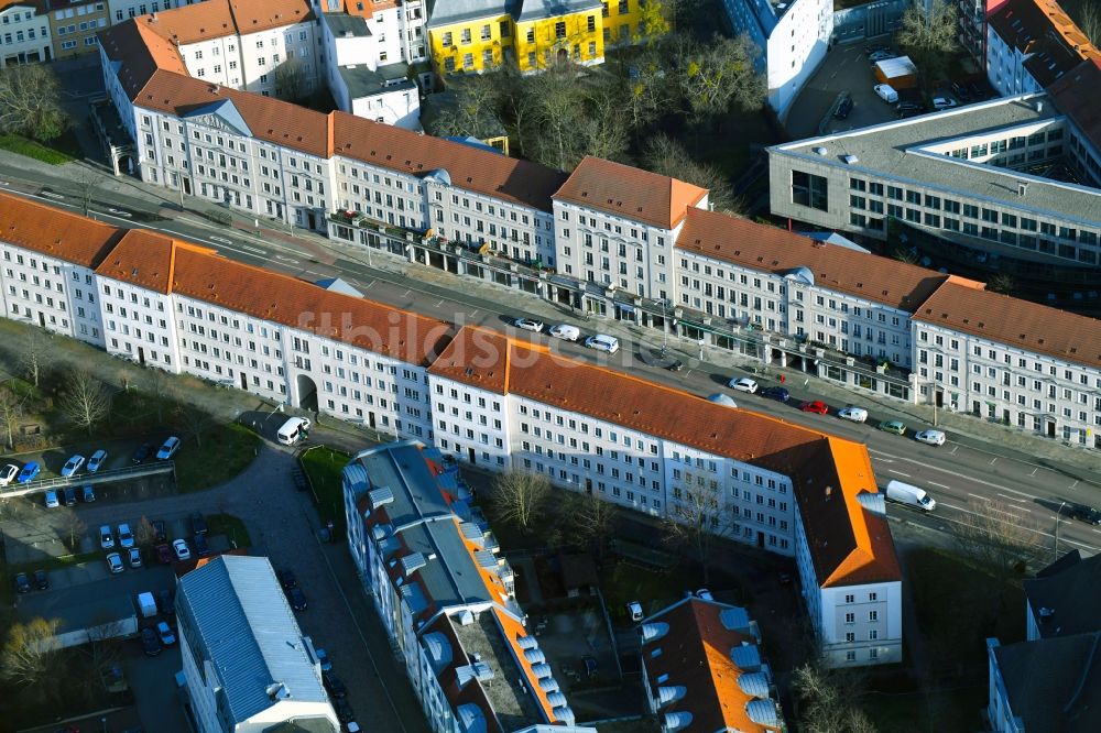 Luftaufnahme Dessau-Roßlau - Wohngebiet einer Reihenhaus- Siedlung Albrechtstraße - Karlstraße - Lessingstraße - Kantstraße - Rabestraße in Dessau im Bundesland Sachsen-Anhalt, Deutschland