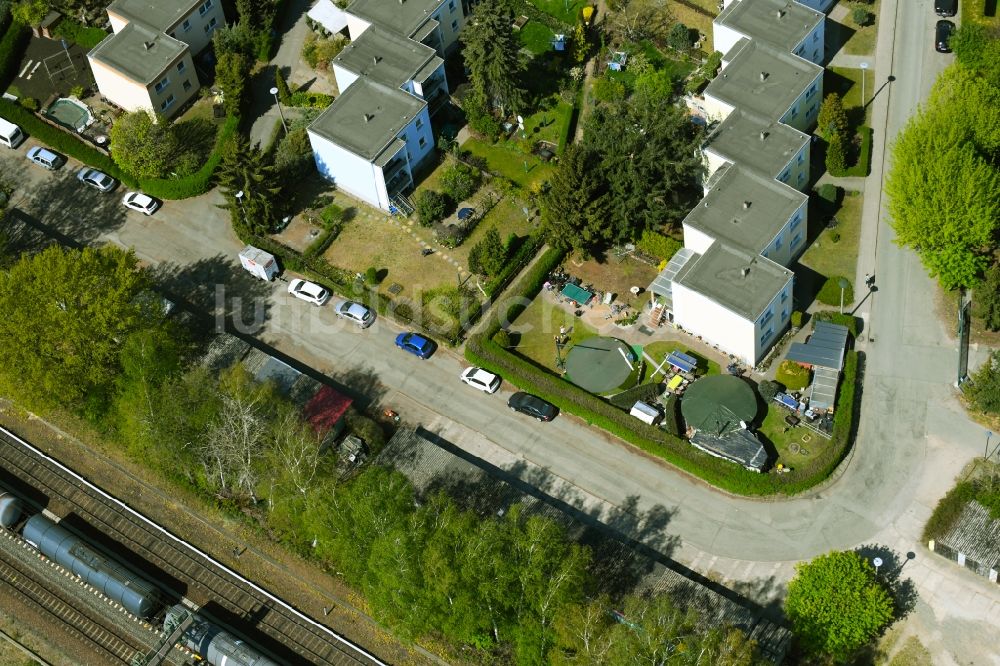 Luftbild Bernau - Wohngebiet einer Reihenhaus- Siedlung Angarastraße Ecke Wolchowstraße in Bernau im Bundesland Brandenburg, Deutschland