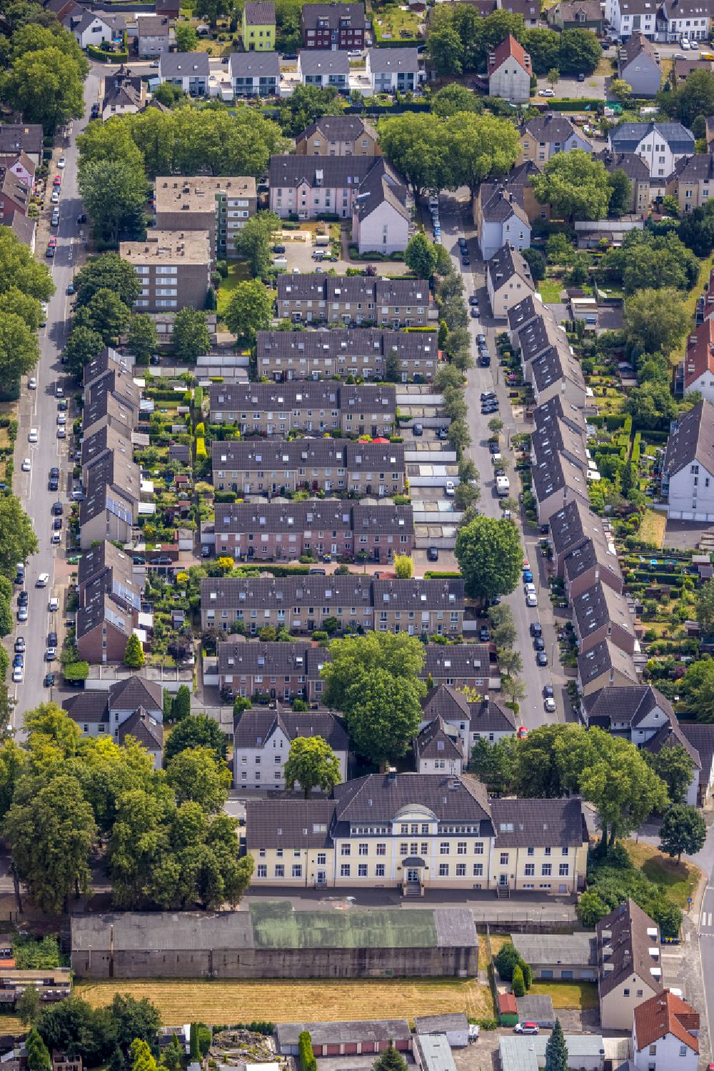 Luftbild Castrop-Rauxel - Wohngebiet einer Reihenhaus- Siedlung Arbeitersiedlung Erindorf in Castrop-Rauxel im Bundesland Nordrhein-Westfalen, Deutschland