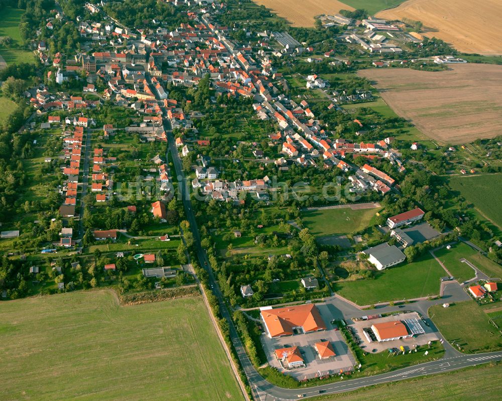 Auma aus der Vogelperspektive: Wohngebiet einer Reihenhaus- Siedlung in Auma im Bundesland Thüringen, Deutschland