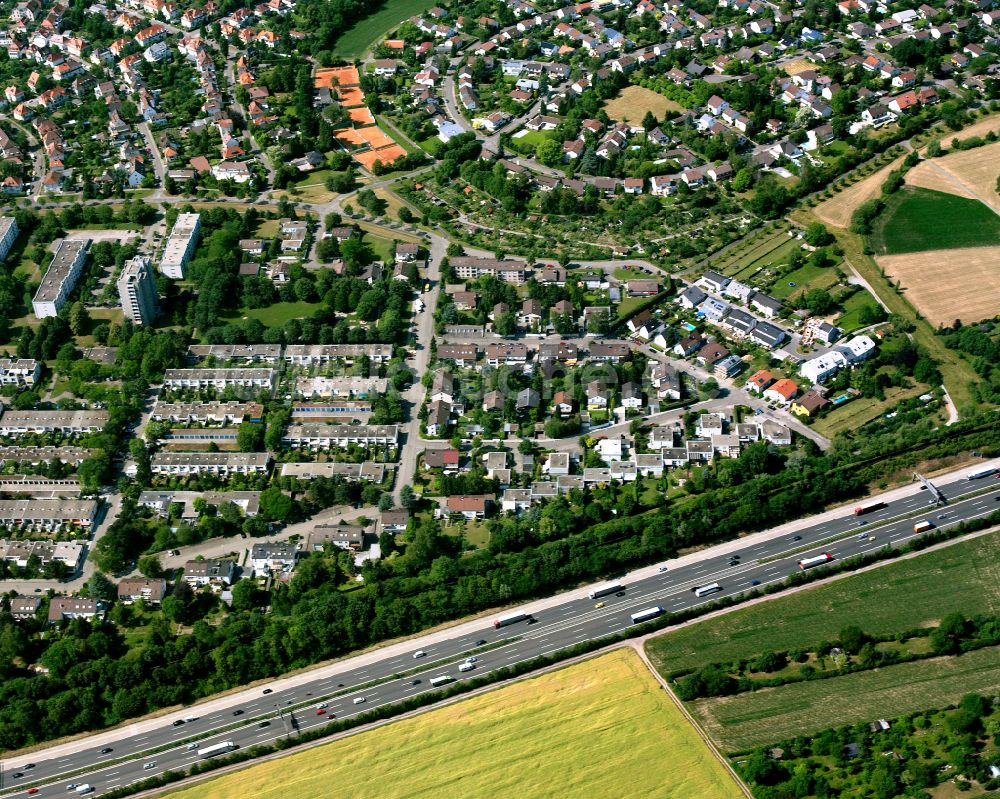 Luftbild Karlsruhe - Wohngebiet einer Reihenhaus- Siedlung an der BAB A5 in Karlsruhe im Bundesland Baden-Württemberg, Deutschland