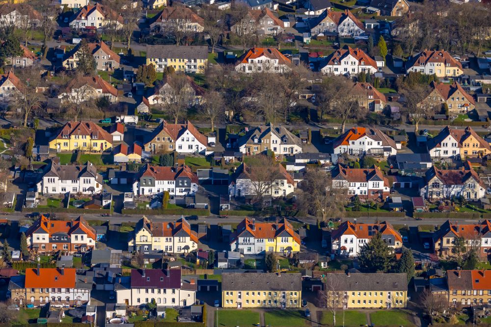 Luftaufnahme Lünen - Wohngebiet einer Reihenhaus- Siedlung der Bergarbeiter- Zechensiedlung in Lünen im Bundesland Nordrhein-Westfalen, Deutschland