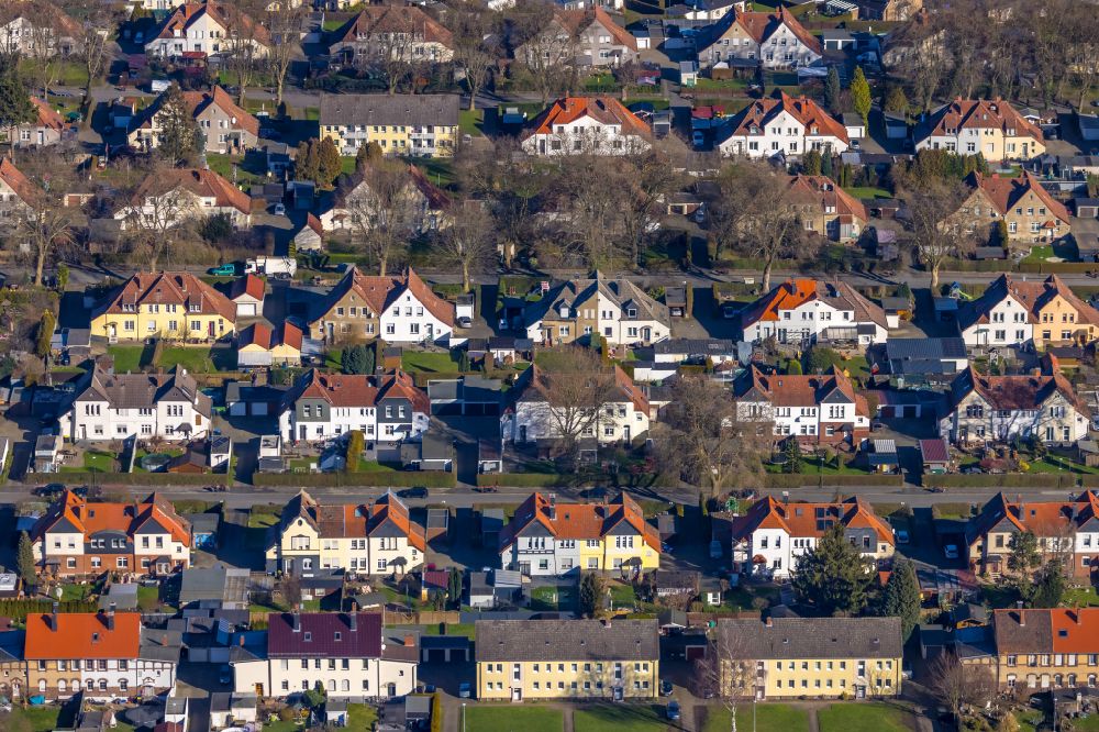 Lünen von oben - Wohngebiet einer Reihenhaus- Siedlung der Bergarbeiter- Zechensiedlung in Lünen im Bundesland Nordrhein-Westfalen, Deutschland