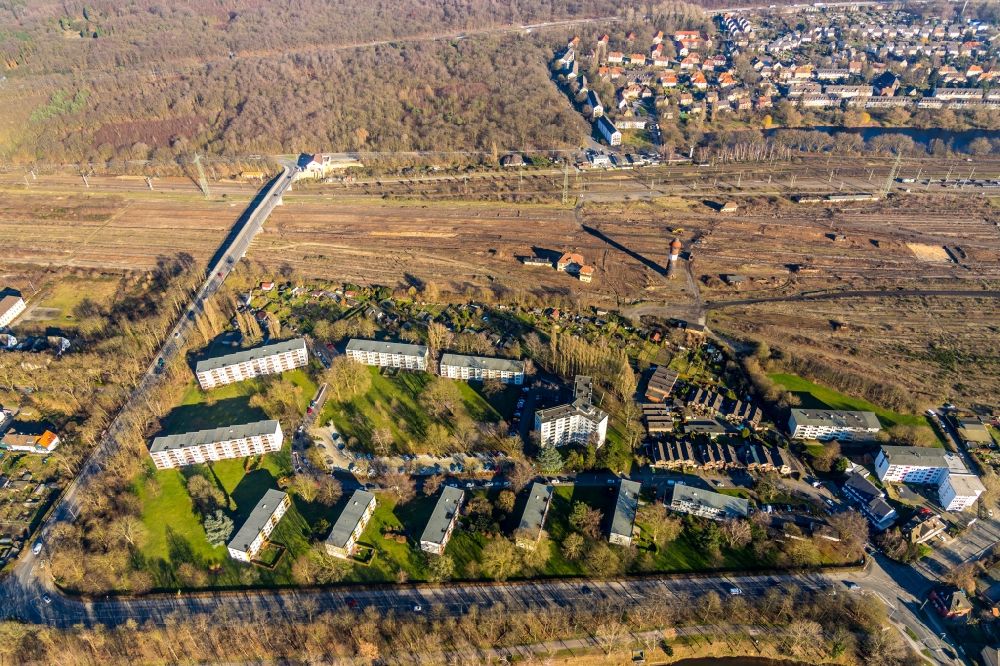Duisburg aus der Vogelperspektive: Wohngebiet einer Reihenhaus- Siedlung am Dirschauer Weg in Duisburg im Bundesland Nordrhein-Westfalen