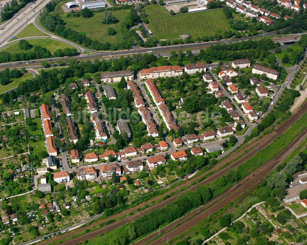 Luftaufnahme Durlach - Wohngebiet einer Reihenhaus- Siedlung in Durlach im Bundesland Baden-Württemberg, Deutschland