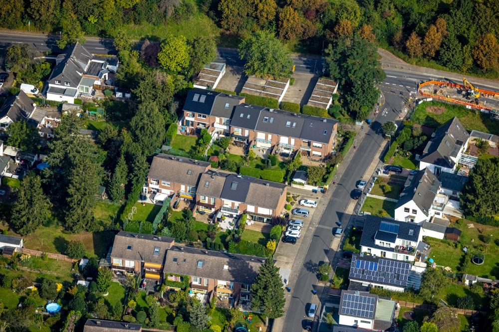 Luftbild Düsseldorf - Wohngebiet einer Reihenhaus- Siedlung mit Einfamilienhäusern am Meisenweg in Düsseldorf im Bundesland Nordrhein-Westfalen, Deutschland