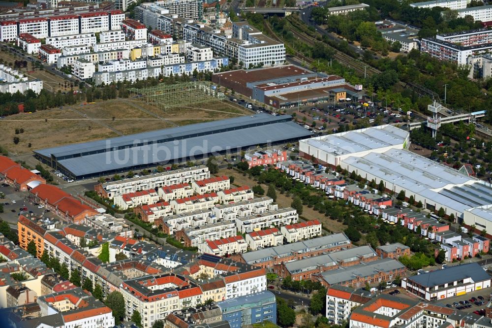 Luftaufnahme Berlin - Wohngebiet einer Reihenhaus- Siedlung an der Eldenaer Straße im Ortsteil Prenzlauer Berg in Berlin, Deutschland
