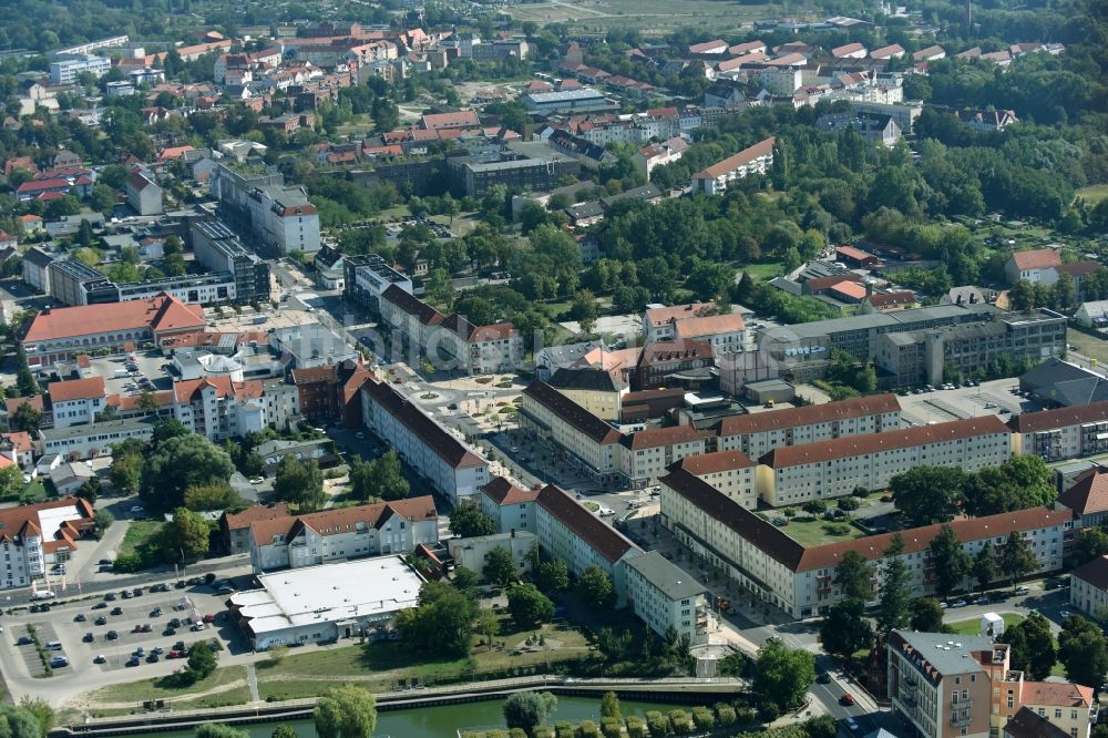 Luftaufnahme Rathenow - Wohngebiet einer Reihenhaus- Siedlung entlang der Berliner Straße in Rathenow im Bundesland Brandenburg