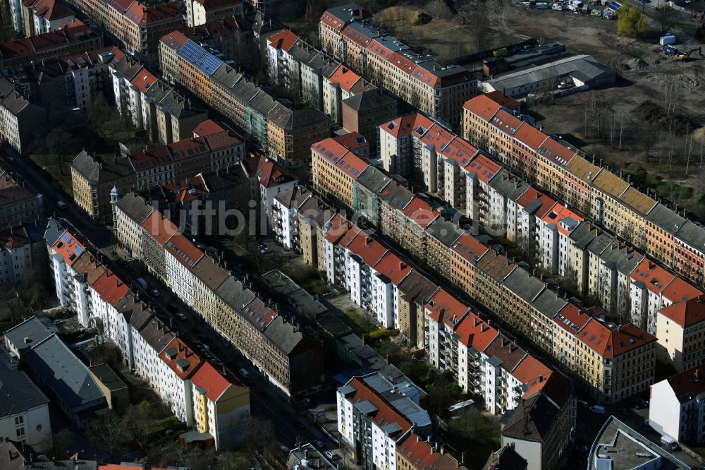 Luftbild Leipzig - Wohngebiet einer Reihenhaus- Siedlung entlang der Ludwigstraße im Ortsteil Volkmarsdorf in Leipzig im Bundesland Sachsen