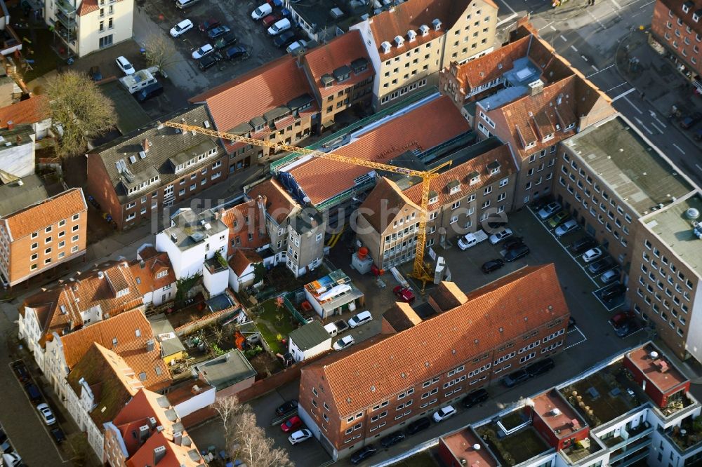 Luftaufnahme Lübeck - Wohngebiet einer Reihenhaus- Siedlung Fischergrube - Kupferschmiedstraße - Beckergrube im Ortsteil Altstadt in Lübeck im Bundesland Schleswig-Holstein, Deutschland