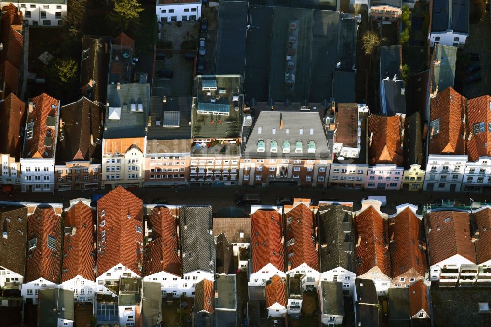 Luftaufnahme Lübeck - Wohngebiet einer Reihenhaus- Siedlung Fleischhauerstraße - Dr.-Julius-Leber-Straße im Ortsteil Altstadt in Lübeck im Bundesland Schleswig-Holstein, Deutschland