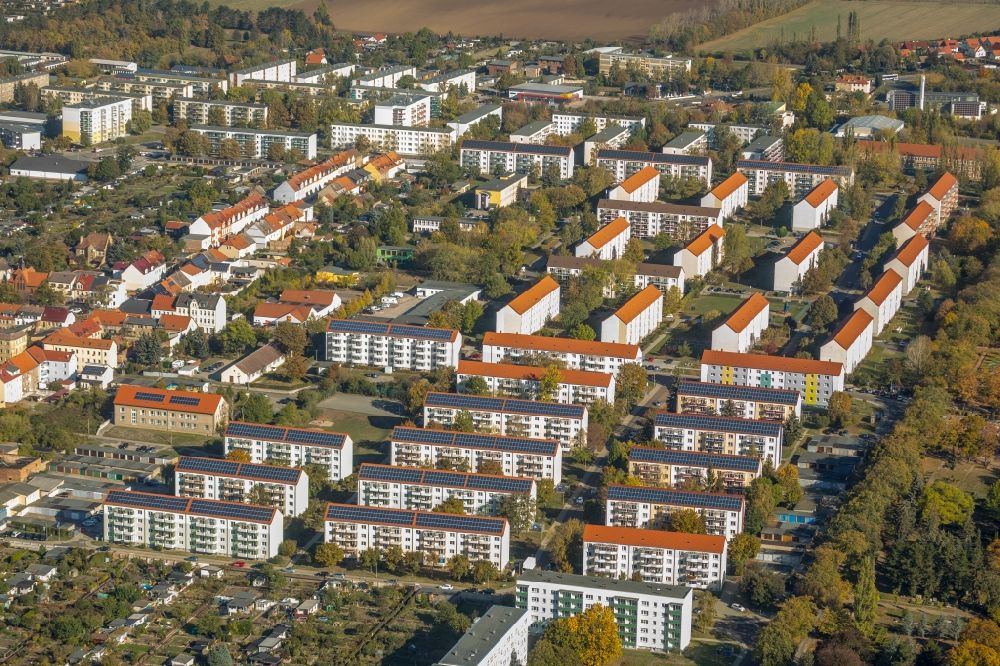 Luftaufnahme Aschersleben - Wohngebiet einer Reihenhaus- Siedlung German-Titow-Straße in Aschersleben im Bundesland Sachsen-Anhalt, Deutschland