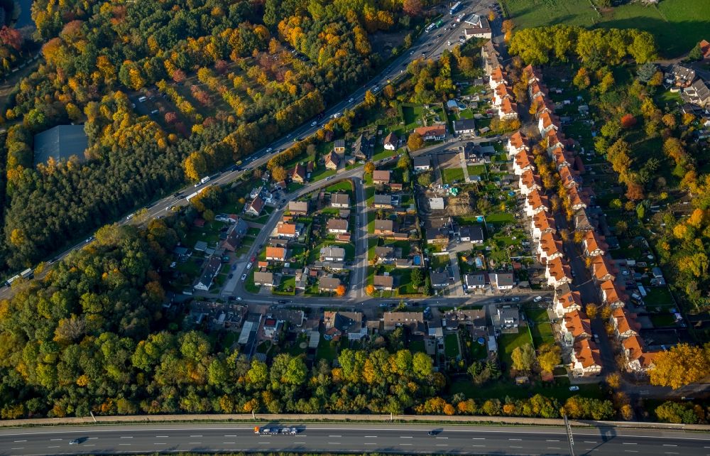 Luftaufnahme Gladbeck - Wohngebiet einer Reihenhaus- Siedlung in Gladbeck im Bundesland Nordrhein-Westfalen