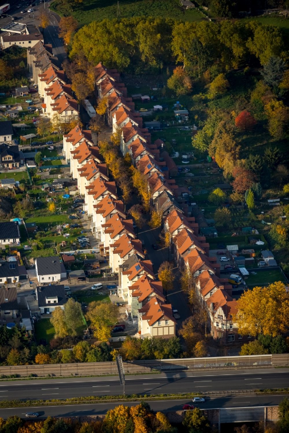 Luftaufnahme Gladbeck - Wohngebiet einer Reihenhaus- Siedlung in Gladbeck im Bundesland Nordrhein-Westfalen