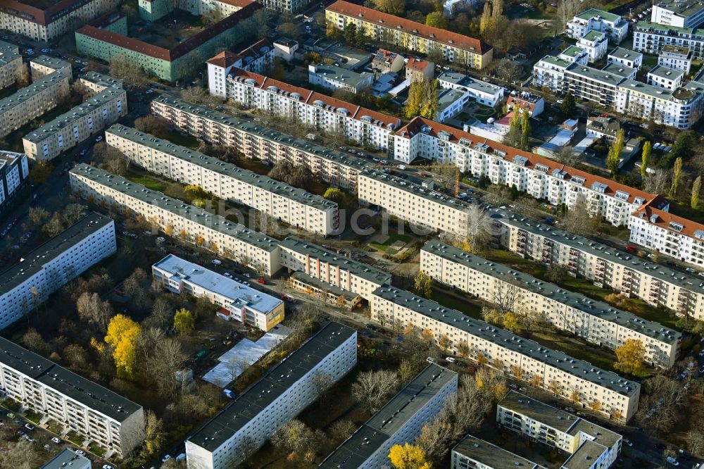 Berlin aus der Vogelperspektive: Wohngebiet einer Reihenhaus- Siedlung Große-Leege-Straße - Goeckstraße in Berlin, Deutschland