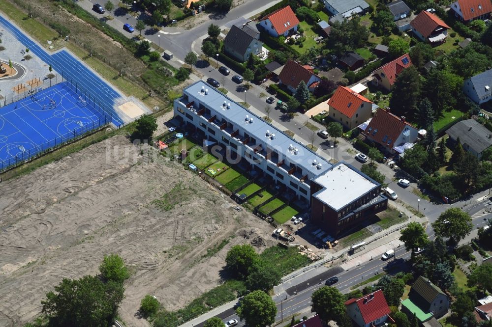 Luftbild Berlin - Wohngebiet einer Reihenhaus- Siedlung am Habichtshorst in Berlin, Deutschland